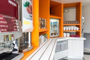 A cozinha ou kitchenette de Premiere Classe Roissy Aéroport Charles De Gaulle