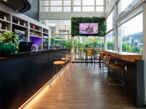 TV a/nebo společenská místnost v ubytování ibis Guarulhos Aeroporto