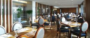 Un restaurante o sitio para comer en The Class 300