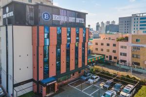 a building with a sign on the side of it at Brown Dot Hotel Gimhae City Hall Branch in Gimhae
