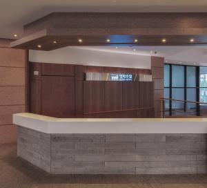 a lobby with a counter in a building at Jeonju Yeonghwa Hotel in Jeonju