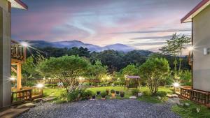 En generel udsigt til bjerge eller udsigt til bjerge taget fra pensionatet + 4 billeder