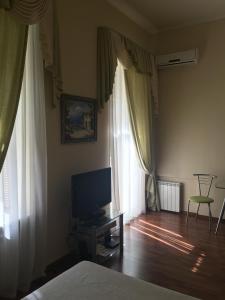 TV a/nebo společenská místnost v ubytování Kiev Centre Apartments
