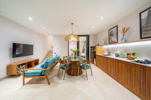a kitchen and living room with a table and chairs at Townhouse T1 - Hidden Gem in Ubud -Townhouse in Ideal Location in Ubud