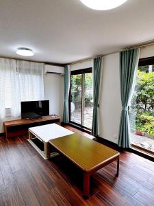 TV a/nebo společenská místnost v ubytování Hakone Golden Vista