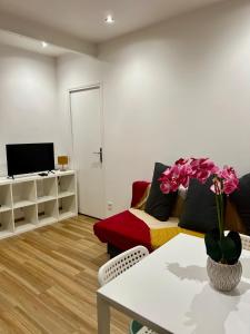 Μια τηλεόραση ή/και κέντρο ψυχαγωγίας στο Gagny Chemin de fer charmant hébergement