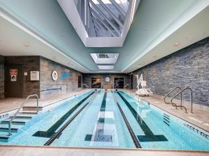 Swimmingpoolen hos eller tæt på Global Luxury Suites at Sky