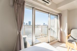 Una cama o camas en una habitación de ESLEAD HOTEL Osaka Tsuruhashi
