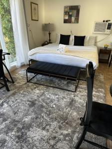 a bedroom with a bed and a chair at Cozy and comfortable Studio - Hal2-UC in Los Angeles