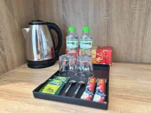 Příslušenství pro přípravu čaje a kávy v ubytování Bách Thảo Ngân Hotel Resort