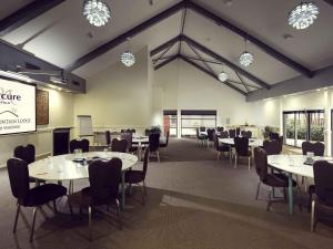 a large dining room with tables and chairs at Mercure Clear Mountain Lodge in Mount Samson