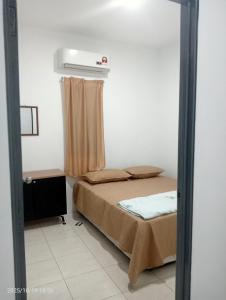 Un pat sau paturi într-o cameră la Homestay Atok 1 Mus'lim Only