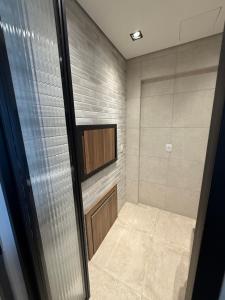 a walk in shower with a glass door in a room at Apto Studio Cinza Novo Hamburgo in Novo Hamburgo +10 photos