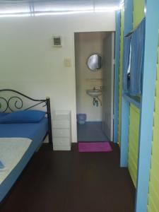 a small room with a bed and a sink at Lakchai Resort in Ko Chang