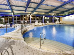 Πισίνα στο ή κοντά στο Mercure Chester Abbots Well Hotel