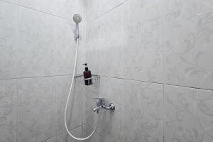 Vannituba majutusasutuses RedDoorz Syariah near RSUD Bogor