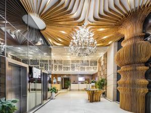 a lobby of a building with a chandelier at GreenTree Alliance Hotel Chengdu Wenjiang University Town in Chengdu