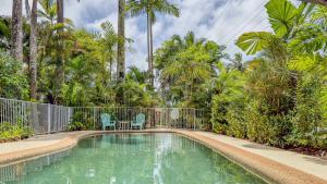 Bazén v ubytování Liana 10 One bedroom beachfront views nebo v jeho okolí