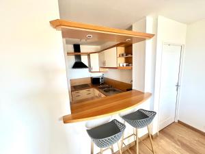 Η κουζίνα ή μικρή κουζίνα στο Ti kaz Galante Bel appartement avec Vue mer +4 φωτογραφίες