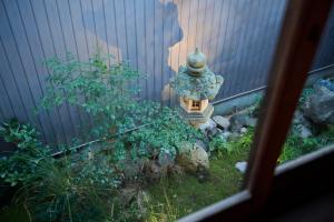 Un jardín fuera de metate