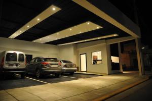 two cars parked in a garage at night at Hotel Pucará in La Rioja