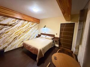 Giường trong phòng chung tại Hotel Elom