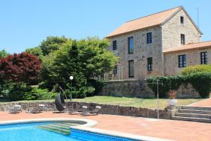 Bazén v ubytování Casa a Pedreira Rias Baixas nebo v jeho okolí