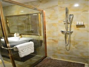 Et badeværelse på Lavande Hotel Wuhan Railway Station