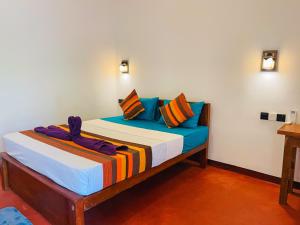 Postel nebo postele na pokoji v ubytování Sigiriya Liyara Lodge + 2 fotografie