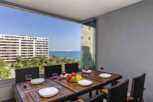 a dining room with a table and chairs and a large window at Fidalsa Paradise Sea Punta Prima in Torrevieja