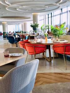 Χώρος καθιστικού στο Elite Skyline Suite, Ellipse, Waterfall City