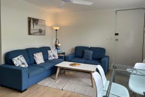 Χώρος καθιστικού στο Surfrider 11