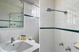 Ένα μπάνιο στο Surfrider 11