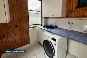 Η κουζίνα ή μικρή κουζίνα στο Surfrider 11