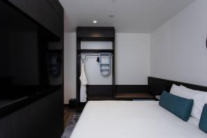 a bedroom with a large bed and a bathroom at Bayside Geelong Hotel & Apartments, an Ascend Collection Hotel in Geelong