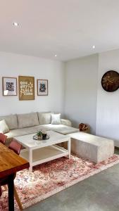 a living room with a couch and a table at Vollausgestattetes & harmonisches Wohlfühl Apartment in Saarbrücken
