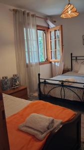 Una cama o camas en una habitación de Villa Asimidou