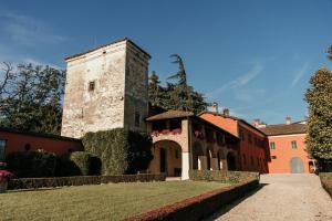 a building with a tower with flowers on it at Castello di Pasturana in Pasturana