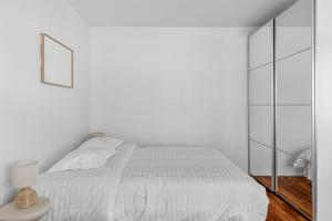 Postel nebo postele na pokoji v ubytování Cozy Studio in City Centre