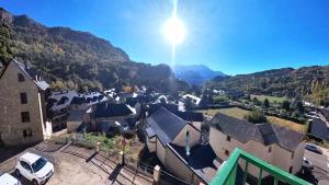 a view of a small village with mountains in the background at Mirador de Sanvi - tucasaenlospirineos in Sallent de Gállego