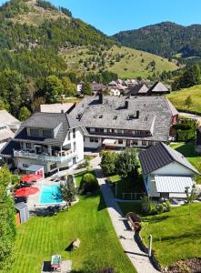 an aerial view of a house with a yard at Haus Hees - Urlaub im Gletscherkessel Präg in Todtnau