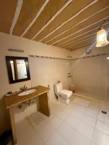 Koupelna v ubytování On The Dunes, Jaisalmer + 31 fotografií