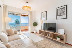 a living room with a couch and a television at Apartamento Mormor in Las Lagunas Mijas