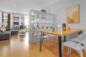 Posezení v ubytování Central Location NSW 3 Bedroom Apartment with Balcony