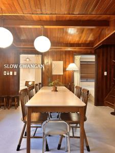 a dining room with a table and chairs at SLOW GWANGAN hotel in Kwangan-dong