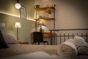 a bedroom with a bed and a desk and a chair at Affittacamere Casa Matilde in Gualdo Tadino