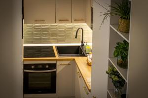 a kitchen with a sink and a stove at Affittacamere Casa Matilde in Gualdo Tadino