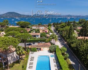 an aerial view of a villa with a swimming pool at Eté sans Fin St Tropez VII in Saint-Tropez
