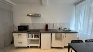 Η κουζίνα ή μικρή κουζίνα στο Zen Studio Center Toulon +2 φωτογραφίες