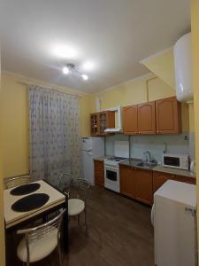 Kuchyň nebo kuchyňský kout v ubytování Spacious apartment at 18 Grigory Skovoroda Street